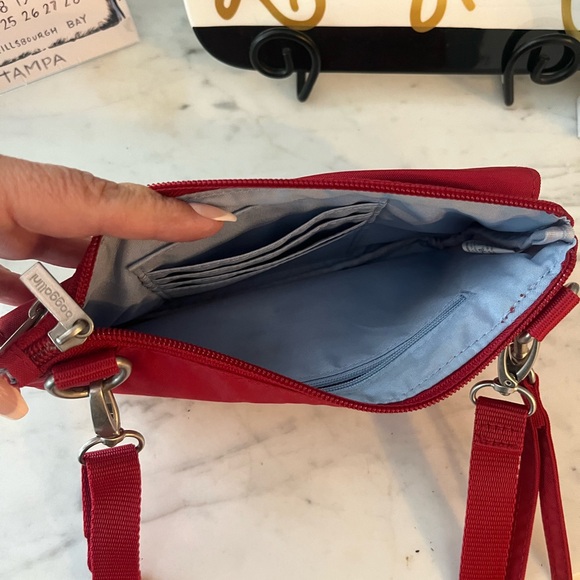 Baggallini Red Crossbody Bag with Multi-Compartment Design EUC - Picture 5 of 6